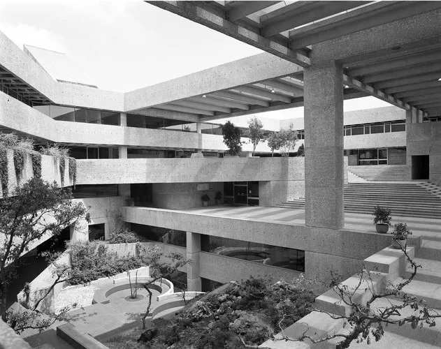 Abraham Zabludovksy and Teodoro González de León. El Colegio de México, 1976. Mexico City.