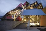 A broad stair leads to the central open-air atrium, which is shaded by a system of canopies supported by an elaborate, exposed steel structure.<br />