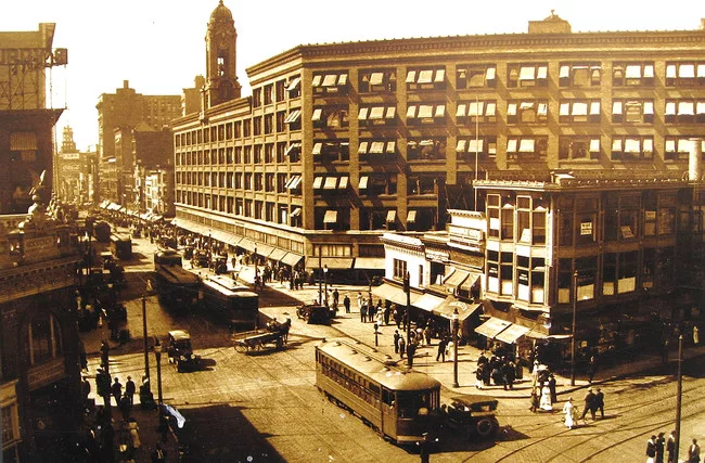 Under The Architectural Team's plan, the Sibley's building would gain  several hundred thousand  square feet of office space, nearly 200  apartments, an underground parking garage, street-level shops,