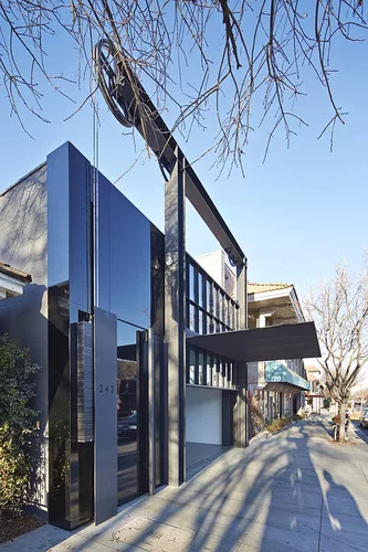 Passerelle Investment Company acquires downtown retail properties in Los Altos, California, and invites different architects to redo the spaces. 242 State Street was an Italian restaurant in its form