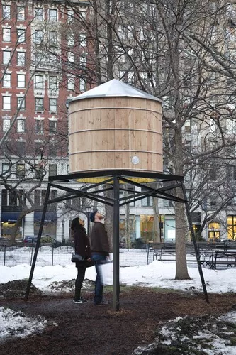 The artist Iván Navarro takes an anachronistic piece of New York’s  skyline and turns it into one of his perception-confounding,  selfie-ready installations.
