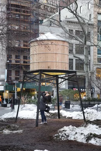 The artist Iván Navarro takes an anachronistic piece of New York’s  skyline and turns it into one of his perception-confounding,  selfie-ready installations.