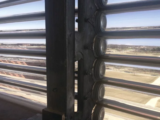 A detail of the Pyrex tube windows.