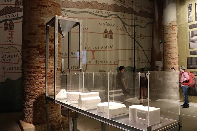 Florence-based Superstudio's 1978 response to heroic modernism, <em>La Moglie di Lot</em>, dissolves monumental buildings cast from salt with slowly dripping water.