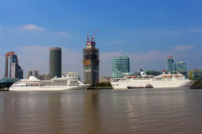 A view from the Huangpu River toward construction of Skidmore, Owings & Merrill’s White Magnolia Plaza in the North Bund. Two towers dominate the mixed-use complex. One has already reached its f