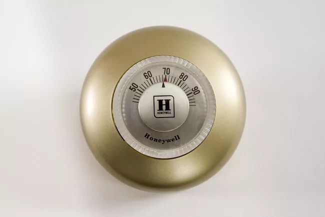 Henry Dreyfuss. Honeywell Round Thermostat, 1953. Plastic and painted aluminum housing, 3 in. diameter.
