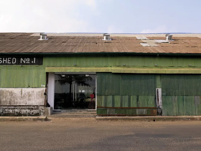 <p>The gritty, textured exterior of the shed contrasts with the light, minimal interior.</p><div id='_mcePaste'>