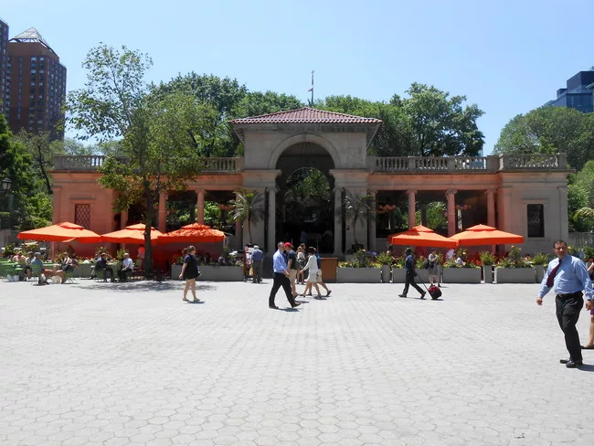 The pavilion, with restaurant tables on the northern plaza.<br />