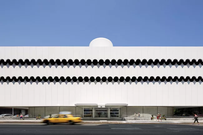 Perkins Eastman restored Albert Ledner’s 1964 National Maritime Union headquarters in Manhattan’s West Village, and inserted a stand-alone emergency department inside.<div id='_mcePaste'>&