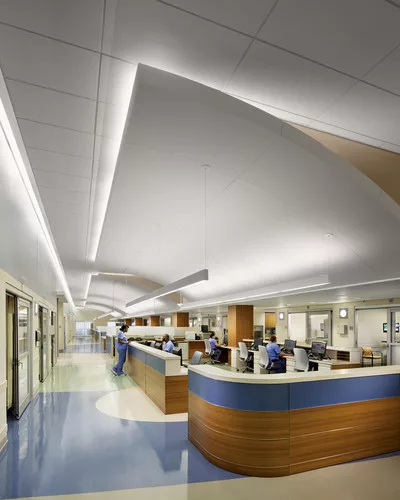 Walls in the hub of the emergency department (left) don’t exceed 5 feet in height, allowing staff to see through the nearly block-long room