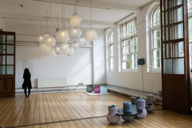 East London’s Gallery FUMI exhibited light fixtures created using traditional Venetian hand-craft techniques by celebrated young glass artist Jeremy Maxwell Wintrebert.