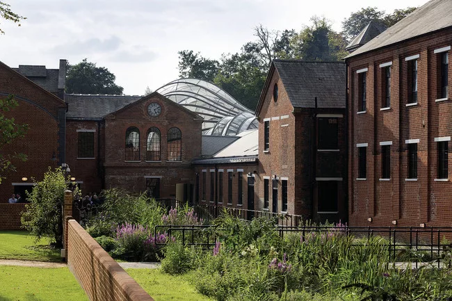 <p><strong>Heatherwick Studio</strong><br />Bombay Sapphire Distillery<br />Laverstoke, U.K.</p>