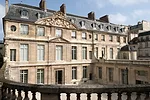 Architect Jean-Francois Bodin touring the museum just prior to its completion.<div id='_mcePaste'>﻿﻿