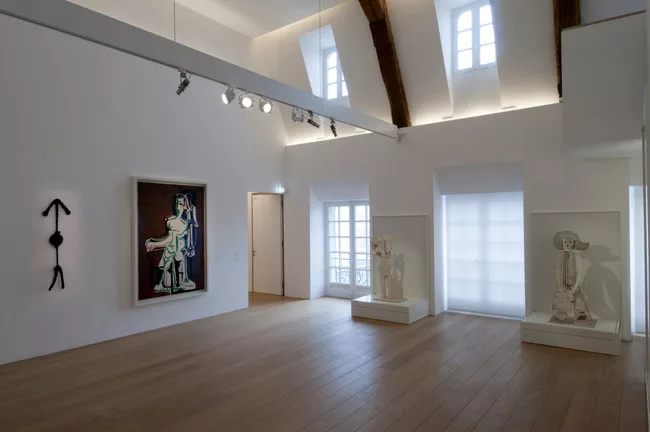 Architect Jean-Francois Bodin touring the museum just prior to its completion.<div id='_mcePaste'>