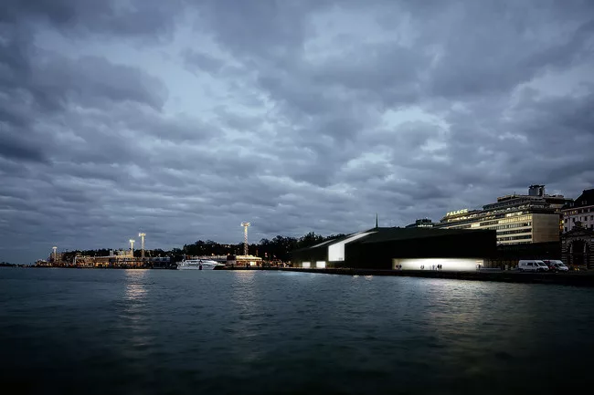Finalist GH-5631681770 reconfigures circulation and use of the East and West Harbors to establish an area of industrial activity and an area of cultural activity, with the museum as the link between t