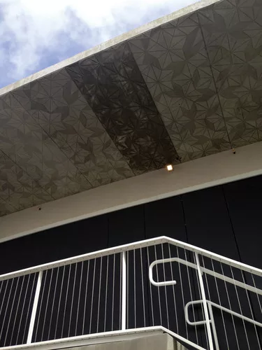 Up one of the escalators from the Palm Court is an event space by Aranda\Lasch with a cantilevered roof, a post-tensioned concrete slab bearing geometric patterns in relief.<div id='_mcePaste'>