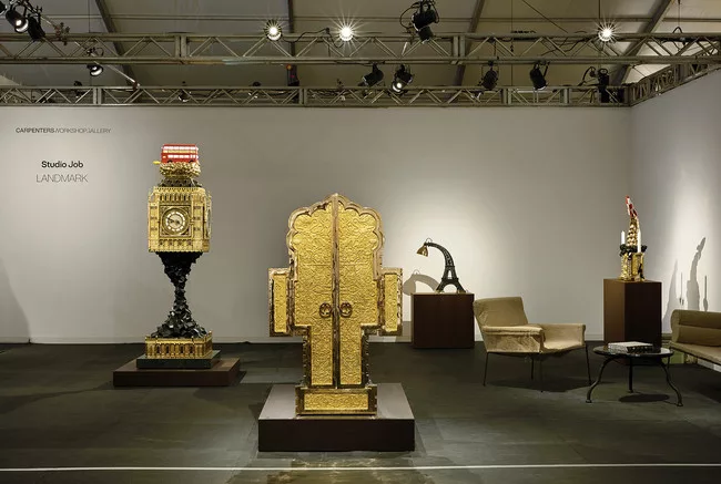 The Carpenters Workshop Gallery booth at the fair displayed Studio Job's furniture in the shape of monuments.