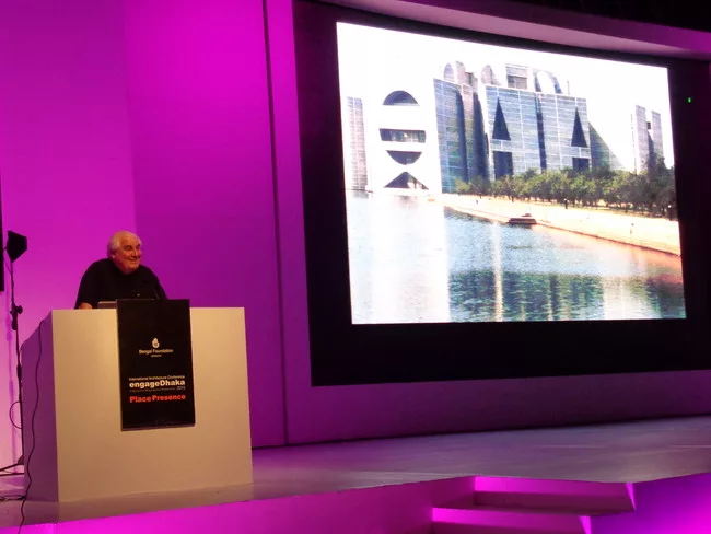 William J.R. Curtis speaking at the conference.<div id='_mcePaste'>