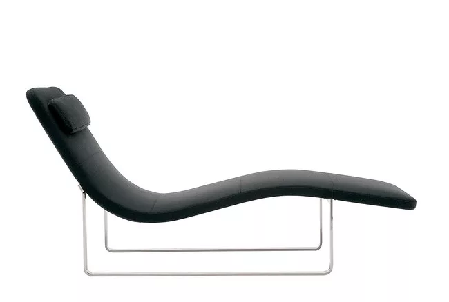 The first version of B&B's Landscape chaise lounge, designed by Jeffrey Bernett, was released in 2001.<div id='_mcePaste'>﻿﻿