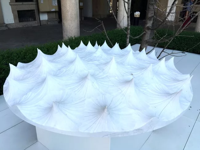 This Carrara marble design by Raffaello Galliotto was made using a diamond disc cutter.