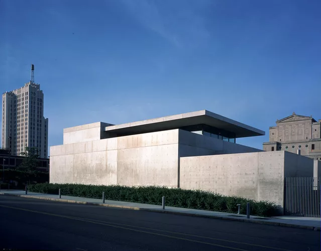 Tadao Ando has just added 3,700 square feet of new gallery space to his Pulitzer Arts Foundation in St. Louis, which first opened in 2001. The exterior of the introverted reinforced-concrete structure