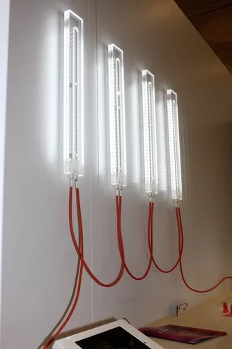 Non Linear is a collection of modular LED luminaires from the Pasadena-based design studio Non Designs that connect to form endless possibilities for residential or commercial spaces. Each lighting mo
