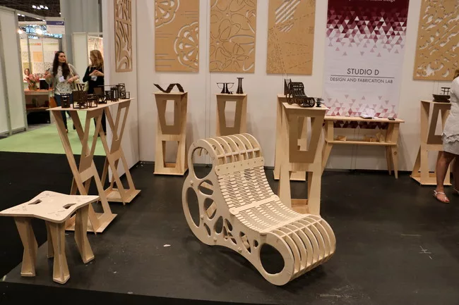 Interior design students at Florida State University designed and constructed CNC-cut plywood chairs that require no joinery and can be flat-packed for shipping.<div id='_mcePaste'>