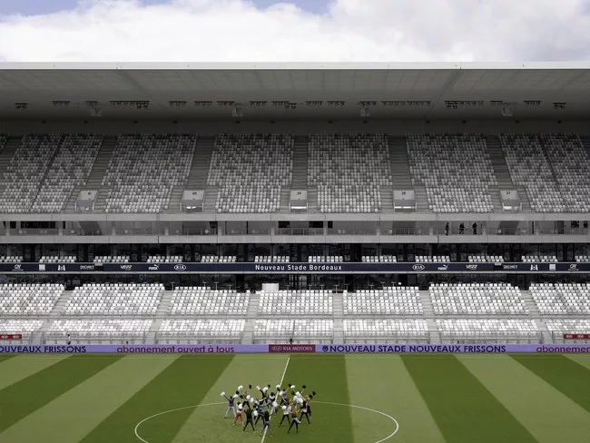 <p>Nouveau Stade de Bordeaux<br />Herzog & De Meuron<br />Bordeaux, France<br />2015</p>