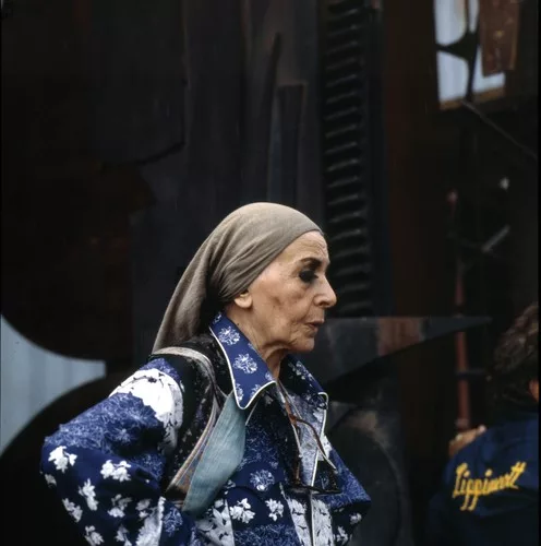Louise Nevelson at Lippincott Studios in 1977, photographed by Pedro E. Guerrero.