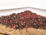 <em>He Xie</em> (2011) is a pile of 3,000 red porcelain crabs.<div id='_mcePaste'>﻿﻿