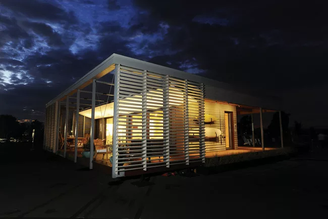 Sure House responds not only to the contest’s rigorous energy challenges, but also to the perils of rising seawaters.<div id='_mcePaste'>﻿﻿