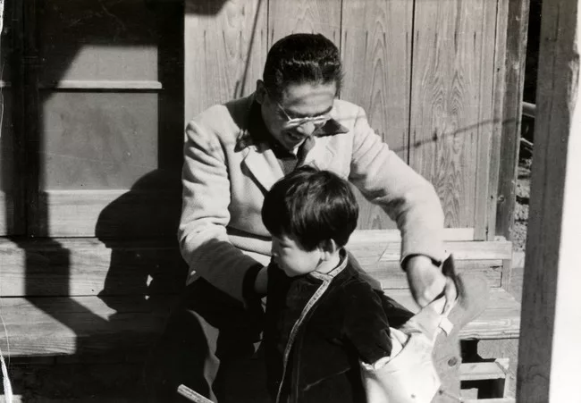 Kengo Kuma and his father.