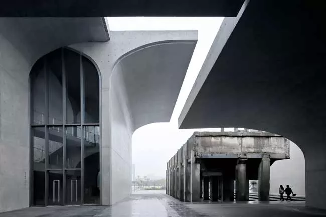 <strong>Runner-Up:</strong> Exteriors<br /><strong>Photographer:</strong> Su Shengliang<br /><strong>Building:</strong> Long Museum West Bund, Shanghai<br /><strong>Architect:</strong> Atelier Deshaus