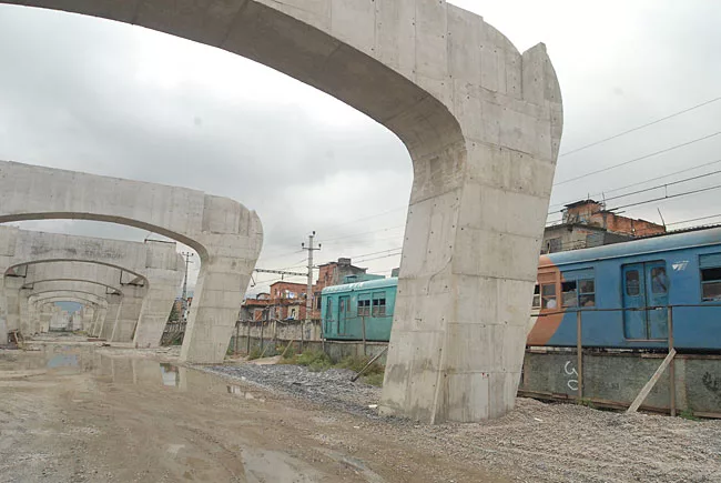 Jorge Mario Jauregui/Metropolis Porjectos Urbanos; Manguinhos Complex; Rio de Janeiro, Brazil; 2005-10