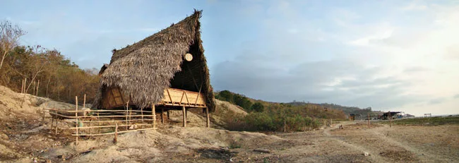 In 2009, Al Borde was asked by a local teacher to design a one-room schoolhouse and community center, called Nueva Esperanza (New Hope) school.
