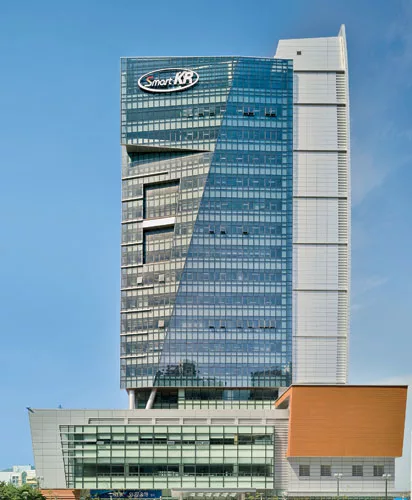 This latest introduction to the Solarban low-E glass line possesses a cool-gray tint, offering architects a new color option to work with in glazed building designs while aiming to meet LEED V4 energy