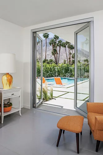 The slim stile and rail profiles—from 2¾” to 3⅝”—of LaCantina's Swing Doors allow for larger open areas that bring in more natural light and outdoor views. To meet d