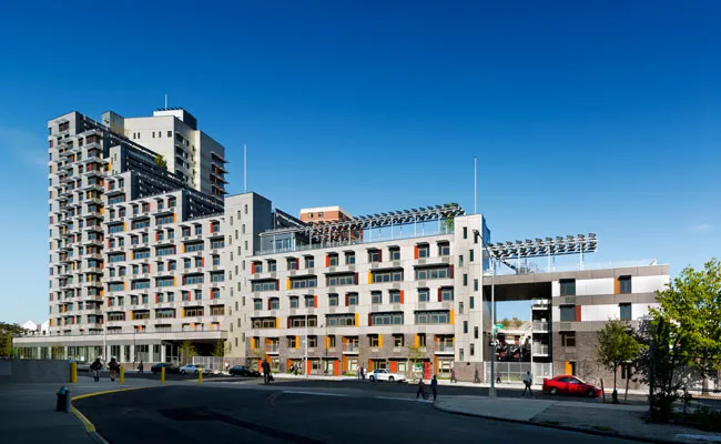 Via Verde has several features intended to support healthy and active living. A medical clinic will occupy the ground floor. Stairwells, which are expressed on the front facade, include windows to mak