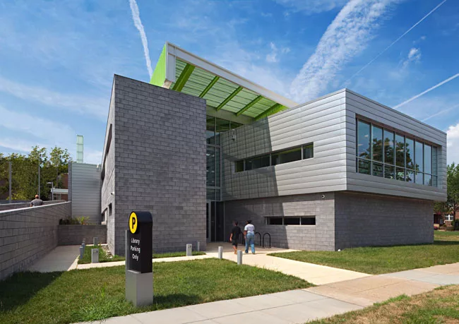 At the rear of the library a vertical portal offers neighborhood residents an entrance to community meeting spaces on the lower level.