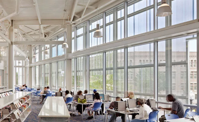 As a decorative note, architects Davis Brody Bond and the lighting designers at MCLA installed industrial-style pendants outfitted with compact fluorescent lamps in the daylight-filled reading room. O