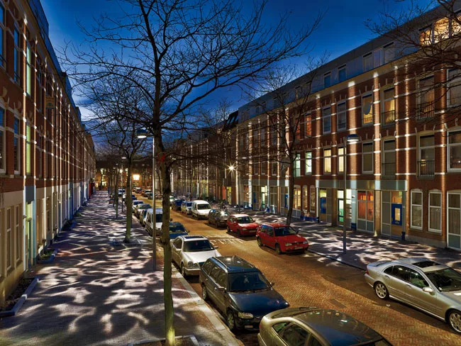 Glowing rehab Winner of an International Association of Lighting Designers (IALD) Award of Excellence and its top Radiance Award, the Broken Light project has transformed this previously rough block i