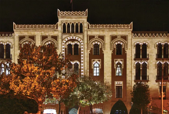 Beirut’s 1934 neo-Mamluk-style town hall was the longest facade to be illuminated. Eight projectors were needed, some mounted at a distance of between 75 and 110 yards.