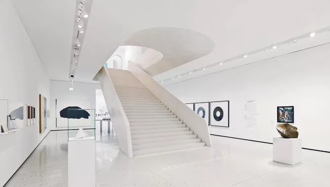 A series of elegant stairways leads visitors from the lobby to an event mezzanine and down to the Garden Hall annex.