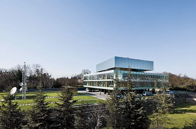Completed in January 2010, the headquarters encompasses 58,000 square feet of space for Vakko in the glass-and-metal boxes (right in photo) and 40,000 square feet of mostly subterranean space for Powe