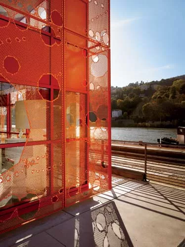 There is a 10-inch gap between the cube's perforated metal screen and inner curtain wall.