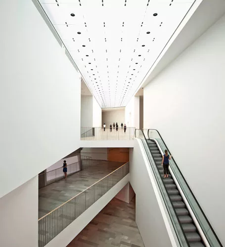 Visitors entering from the museum’s main building take a long escalator to the Israeli Promenade, a skylit space leading to galleries displaying 20th-century and contemporary Israeli artworks.