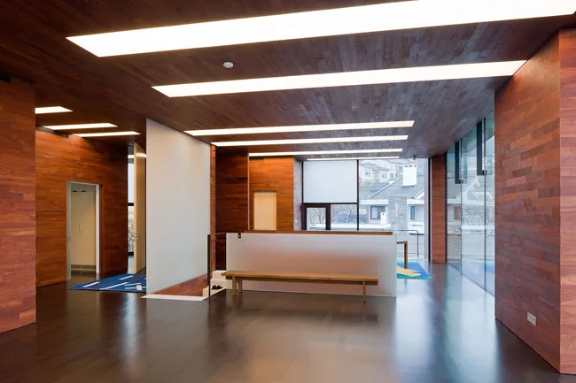 Walls and ceilings clad with Cabreuva Vermelha, a type of mahogany, add warmth to the interiors of the guest residence.
