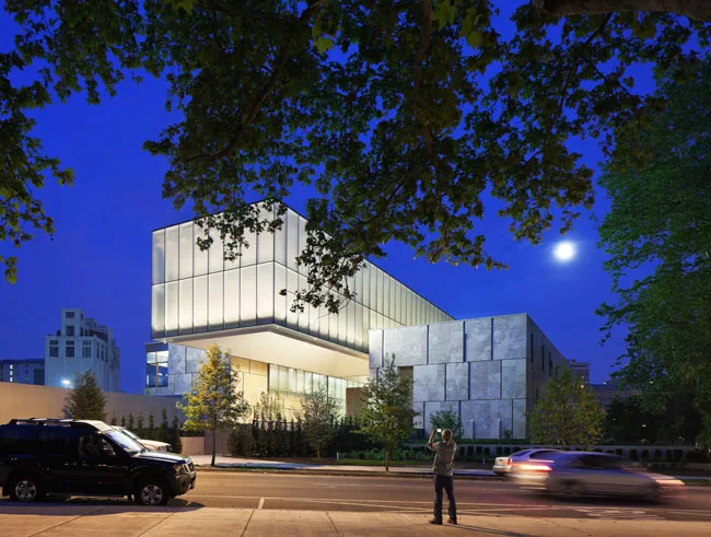 At the west end of the Barnes, the light canopy cantilevers over a terrace. A limestone rainscreen is attached to the steel-framed gallery building (at right) and a poured concrete pavilion wing (at l