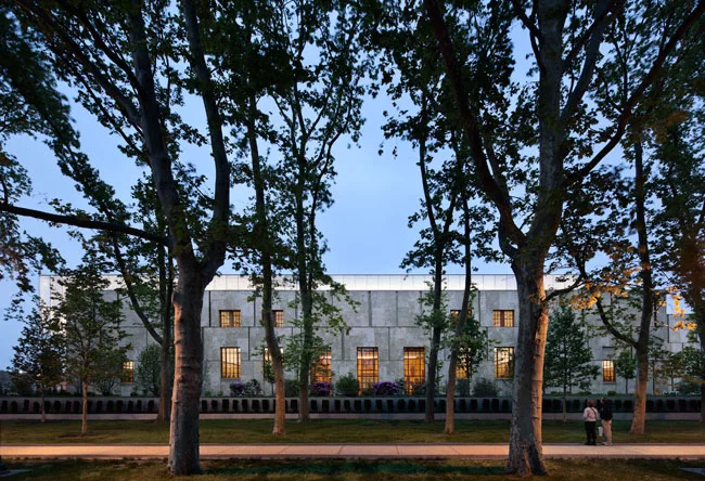Along the Benjamin Franklin Parkway, the Barnes museum presents an unassuming air, with crisp, elegant stone detailing recalling the Modernist work of Philadelphia architect Louis Kahn. Contained with
