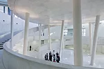 Tschumi wanted to keep the central rotunda of the poured concrete structure free of exhibition elements. 